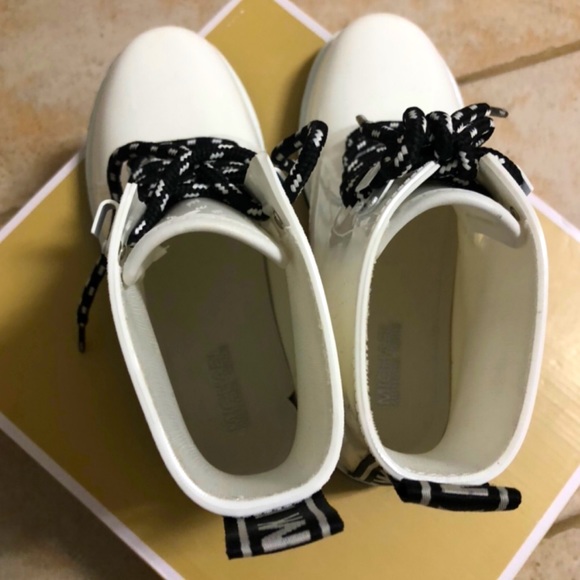 Michael Kors White Rainboots - Picture 15 of 16